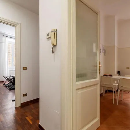 Guesthost - Roomy And Comfy In Apartamento