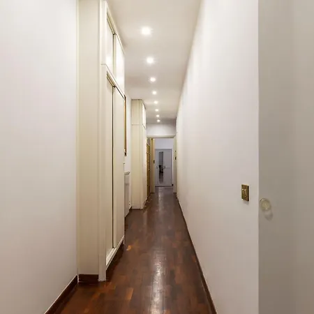 Apartamento Guesthost - Roomy And Comfy In *